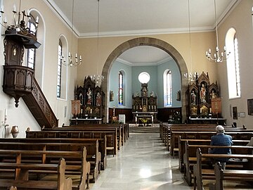 Interior, vista do altar