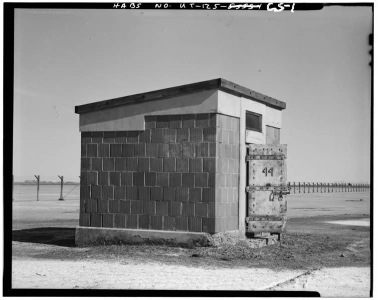 File:BUILDING NO. 44, POST ORDNANCE MAGAZINE, LOOKING NORTHEAST - Wendover Air Force Base, Post Ordnance Pyrotecnics Magazine, South of Interstate 80, Wendover, Tooele County, UT HABS UTAH,23-WEN,2CS-1.tif