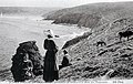 Petites gardeuses de vaches à la Baie des Trépassés (carte postale ND Photo).