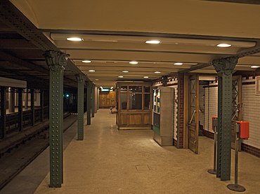 Bajza utca station, M1
