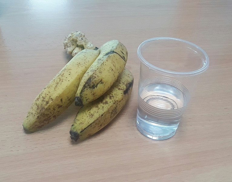 File:Bananas and glass of water.jpg