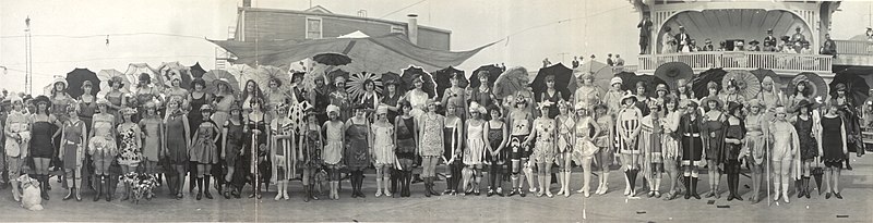 File:BathingGirlRevueGalveston1922.jpg