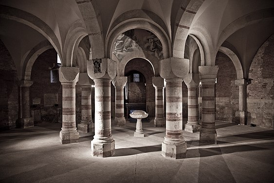 Battistero all'interno del complesso monumentale di San Pietro Autore: Marco Odina Licensing: CC-BY-SA-3.0