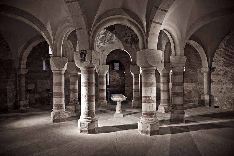 File:Battistero all'interno del Complesso Monumentale di San Pietro.jpg