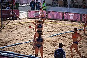 Deutsch: Beachhandball bei den Olympischen Jugendspielen 2018; Tag 3, 10. Oktober 2018; Mädchen, Vorrunde, Gruppe B - Niederlande-Argentinien 2:0 English: Beach handball at the 2018 Summer Youth Olympics at 10 October 2018 – Girls Preliminary Round Group B‎ – Netherlands-Argentina 2:0