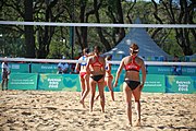 Deutsch: Beachvolleyball bei den Olympischen Jugendspielen 2018; Tag 8, 14. Oktober 2018; Mädchen, Achtelfinale – Bolivien-Puerto Rico 0:2 (18–21/18–21 ) English: Beach volleyball at the 2018 Summer Youth Olympics at 14 October 2018 – Girls Round of 16 – Bolivia-Puerto Rico 0:2 (18–21/18–21 )