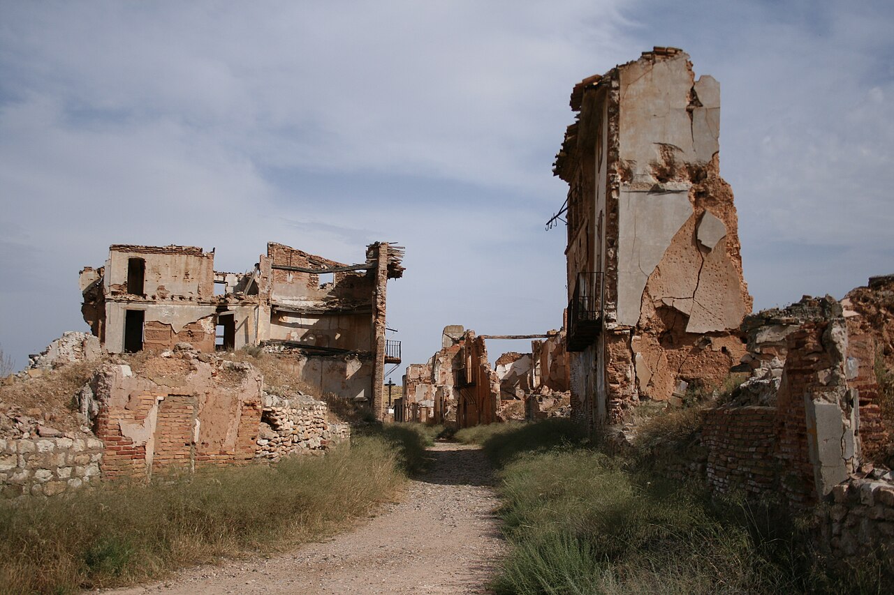 Belchite (calle principal) 07.jpg