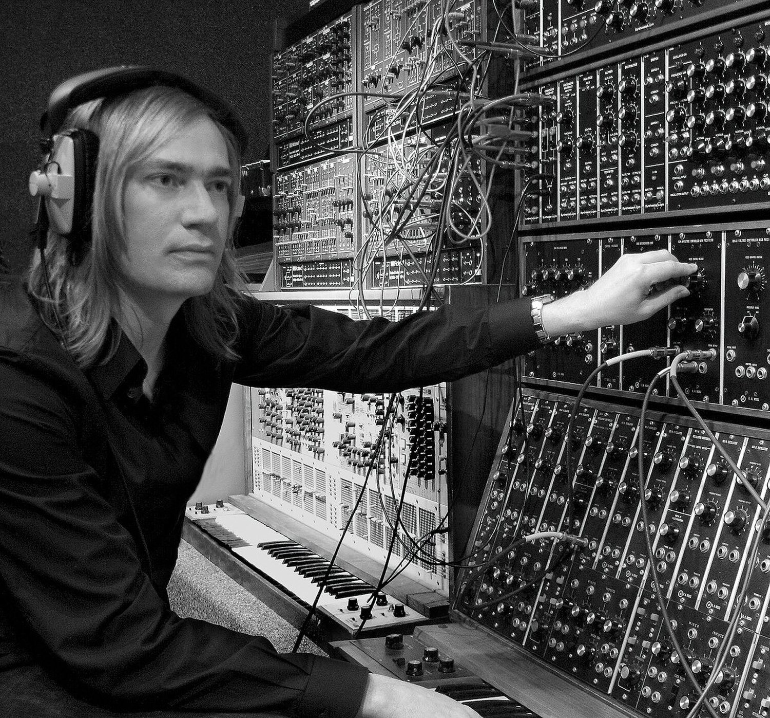 Примеры электронной музыки. Бен Эдвардс. Электронный музыкант. Музыканты электронной музыки. Шедевры электронной музыки.