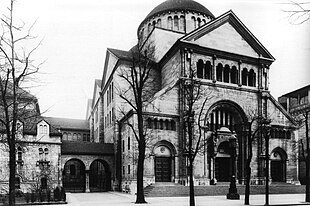 A photograph of a synagogue dated from 1916