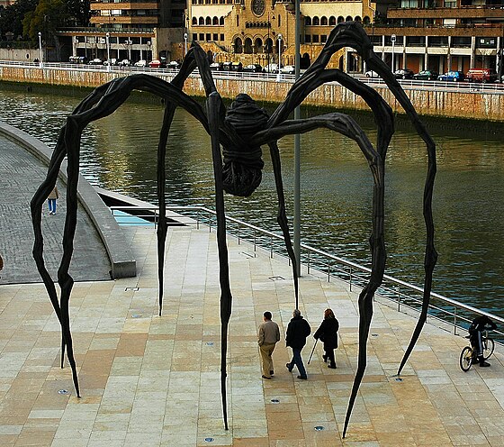 Bilbao-Guggenheim-Museum-2.jpg