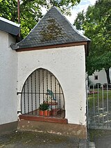 Holy houses and tombs