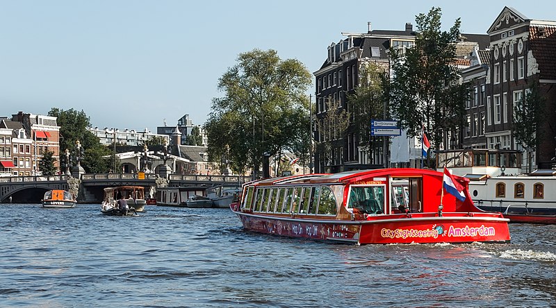 File:Blauwbrug NW side from river Amstel 2016-09-12-6578.jpg