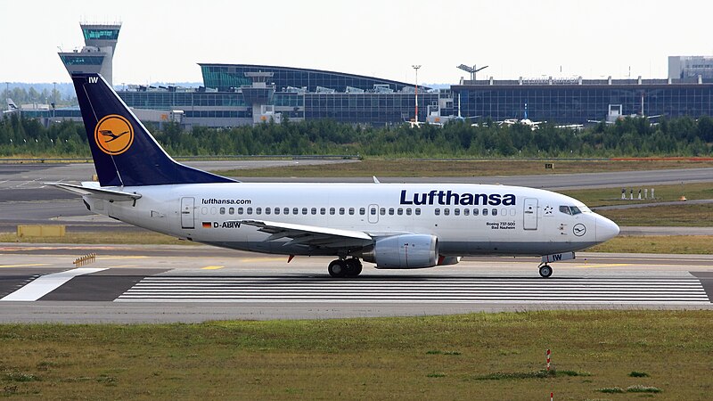 File:Boeing 737 D-ABIW of Lufthansa (15113384290).jpg