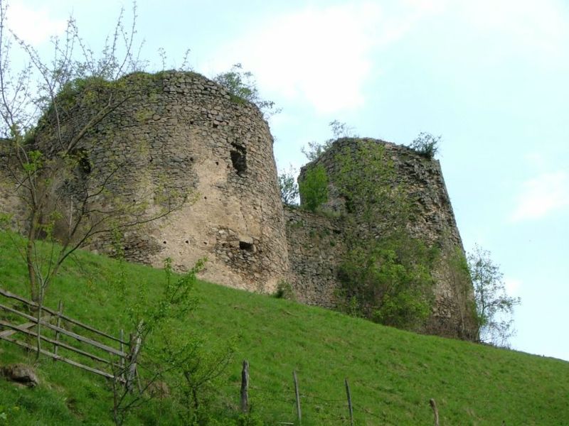 File:Bologa Castle, Cluj County, Romania2.jpg