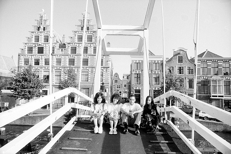File:Boney M op Gravestenenbrug in Haarlem, 1991 - 36.jpg
