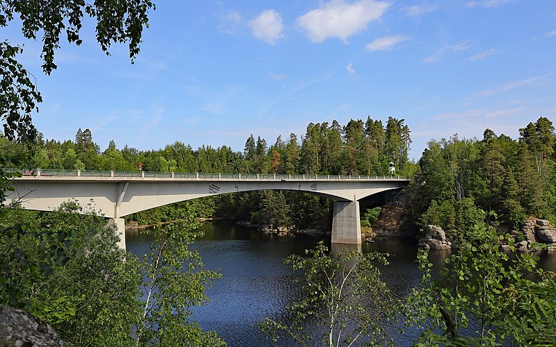 File:Brücke B38 über den Stausee Ottenstein 2019-06.jpg