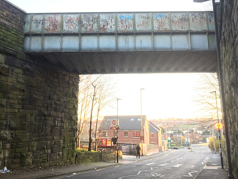 File:Bramley station bridge, March 2020.jpg