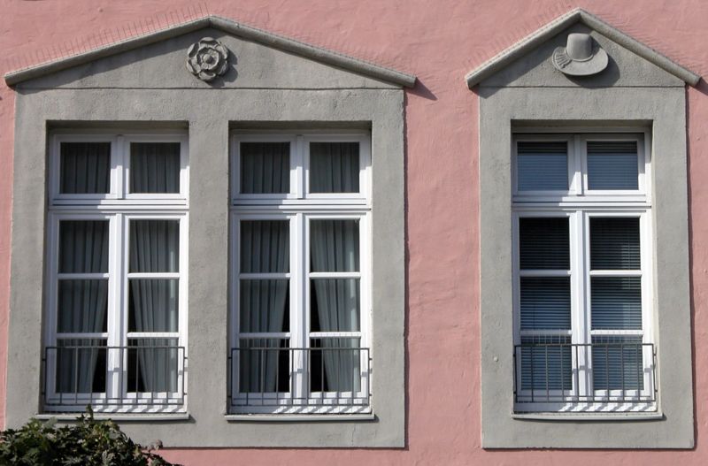 Das „Stechinelli-Haus“  800px-Braunschweig_Brunswick_Stechinelli-Haus_Fenster_%282006%29