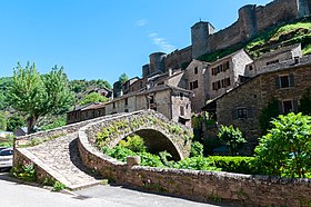 A Ponte Velha, sob o Château de Brousse.