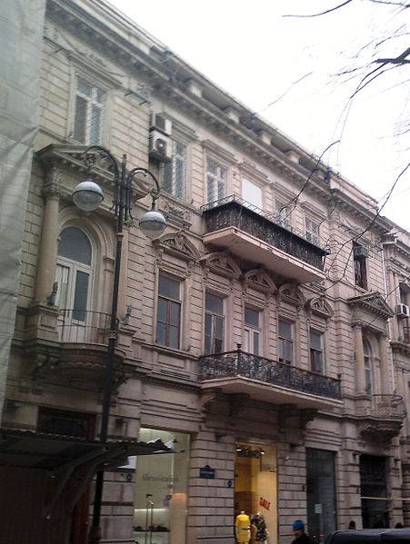 File:Building on Uzeyir Hajibeyov Street 5.jpg