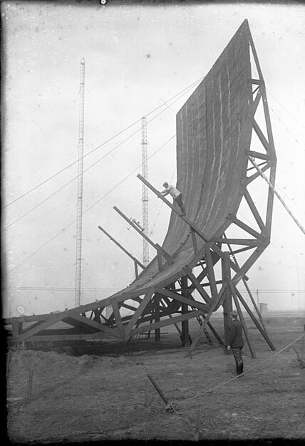 File:Bundesarchiv Bild 102-12453, Nauen, Richtungsweiser für Funkwellen.jpg