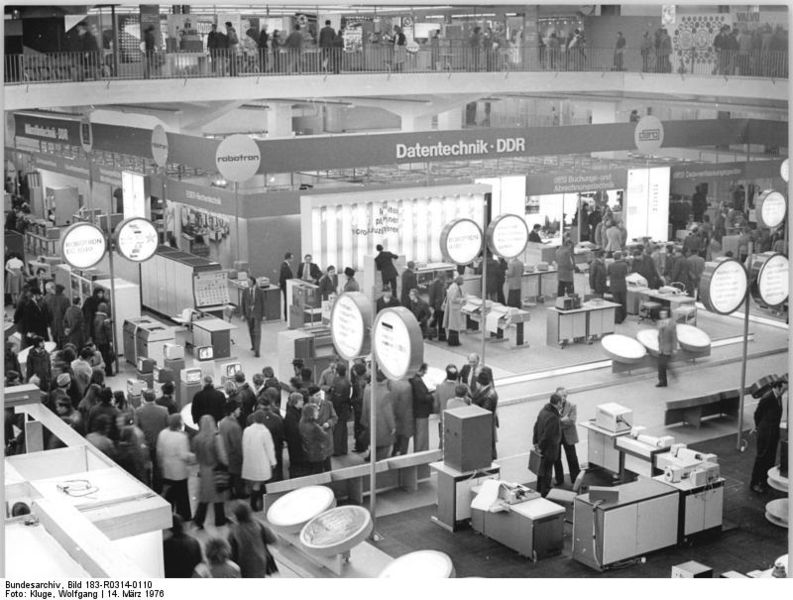 File:Bundesarchiv Bild 183-R0314-0110, Leipzig, Frühjahrsmesse, Elektronische Datenverarbeitung.jpg