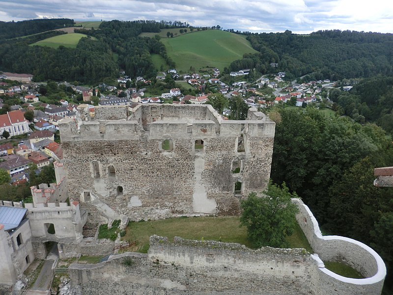 File:BurgruineKirchschlagInDerBuckligenWelt vomTurm.JPG