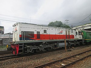 CC 204 03 05 sedang melangsir kereta api Bogowonto di Stasiun Lempuyangan.