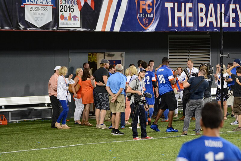 File:CINvCHI 2017-06-28 - FC Cincinnati heading to locker room (27322871938).jpg