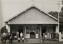 Bioscoop Mimosa cinema in Batu, Java, 1941 COLLECTIE TROPENMUSEUM Bioscoop Mimosa in Batoe TMnr 60052449.jpg