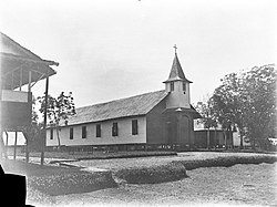 Gereja sané kawangun olih ordo Misionaris Keluarga Kudus (MSF) ring Laham.