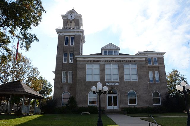 Calhoun County Courthouse in Hampton