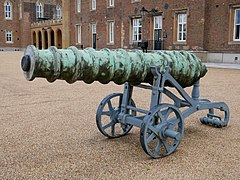 Cannon to the North of the Royal Military Academy, Woolwich (I).jpg