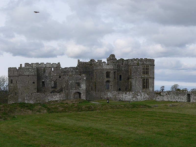 File:Carew Castle - geograph.org.uk - 2835907.jpg