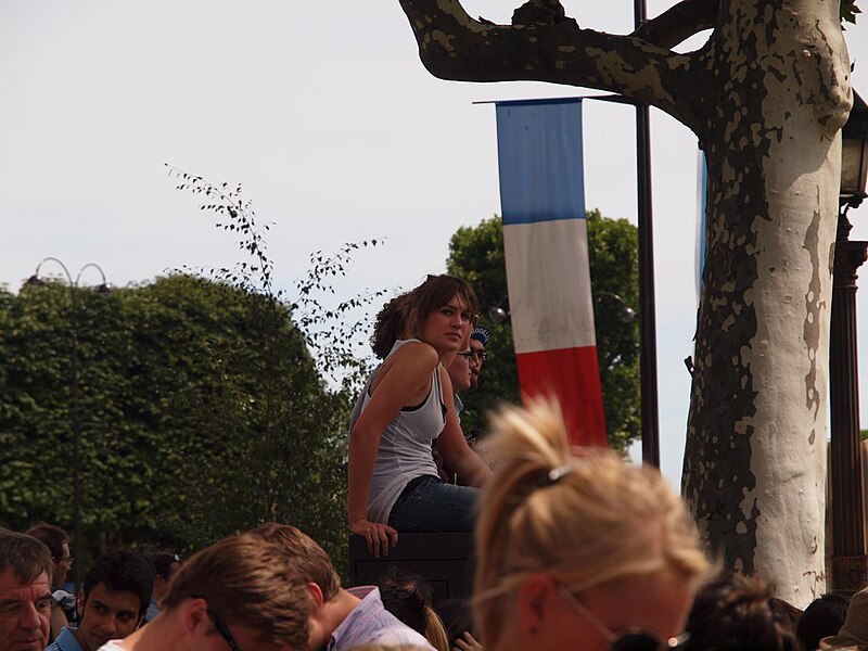 File:Champs-Élysées stage in the 2009 Tour de France (3763171315).jpg