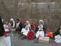 Sana'da kat çiğneyen Yemenliler.