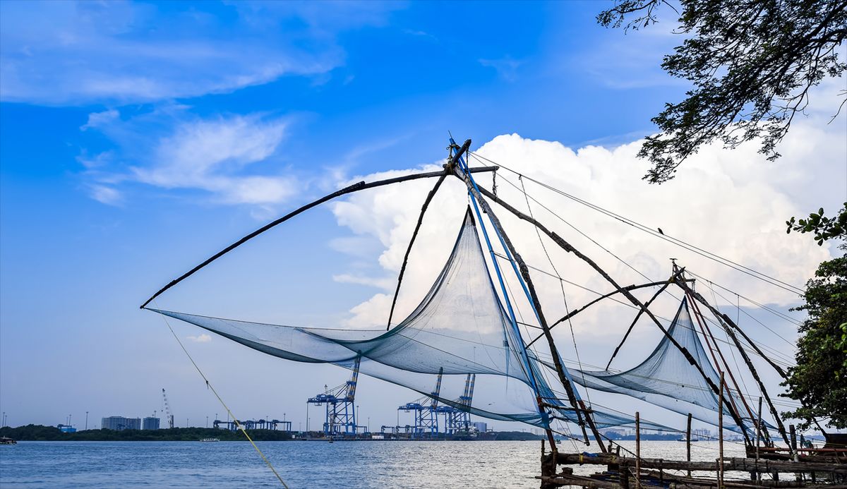 File:Chinese Fishing Nets with Blue Cloudy Sky in Background at Fort Kochi,  Kerala, India.jpg - Wikipedia