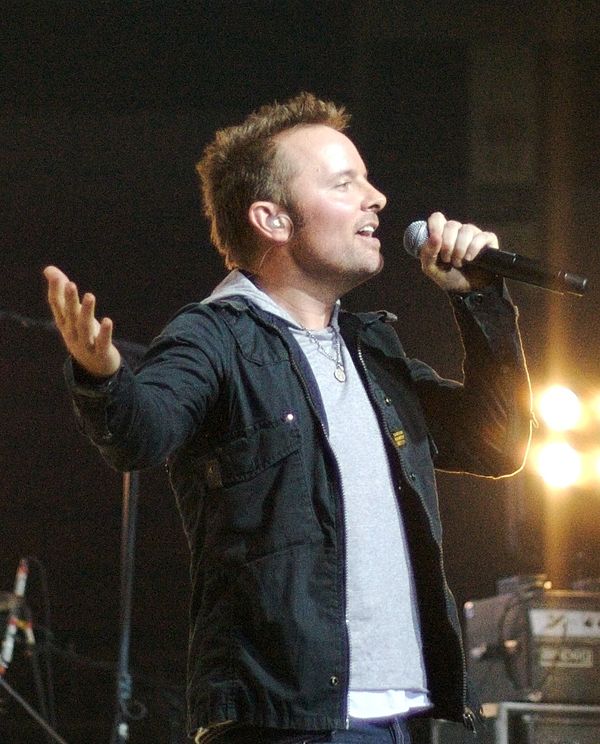 Tomlin performing at a concert in Johnson City, Tennessee