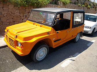 La production de la Citroën Méhari atteignit environ 144 950 exemplaires. Le lancement eut lieu le 11 mai 1968 et la Méhari resta produite jusqu'en 1987, soit pendant 19 ans. (définition réelle 3 648 × 2 736)