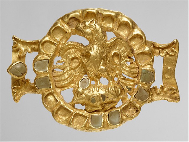 Matching gold clasp with eagle in the Metropolitan Museum of Art found in Nahavand, believed by Ernst Herzfeld to originally belong to the House of Ka