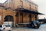 *1892-En el poble de Sant Martí de Provençals,i al barri del Clot, i al costat del ferrocarril i del Rec Comtal (per allà el carrer Diputació i Independència), Andreu Gallarda Campanyà obre un negoci de cereals i farines.*1900-En el mateig lloc, Abdreu Gallarda Campanyà afageig uns magatzems i sitges per a cereals.*1908-Andreu Gallarda, en el mateig indret, fa edificar unes naus i obre una fàbrica de farines: La Farinera de Sant Jaume, per el mestre d'obres Joan Sellares.*1923-Neta d'Andreu Gallarda Stat. Anònima, integra la Farinera Sant Jaume al grup: Industrial Panera de Barcelona.