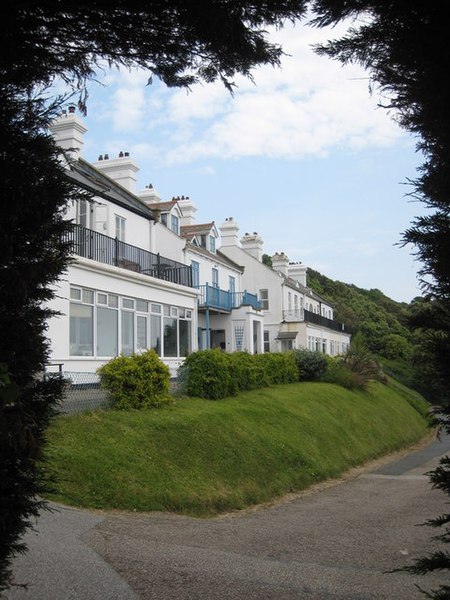 File:Coastguard Cottages Falmouth - geograph.org.uk - 826685.jpg