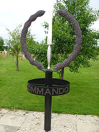 National Memorial Arboretum'daki komandolar anıtı.JPG