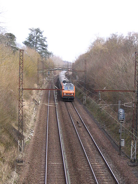 File:Corail Teoz on Paris-Toulouse railway, near Reuilly, Indre - 1.jpg