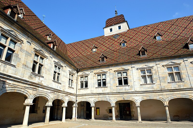 File:Cour du Palais Granvelle.jpg