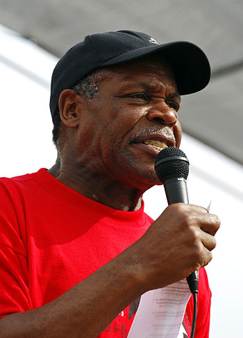 Danny Glover speaks at a March for Immigrants ...