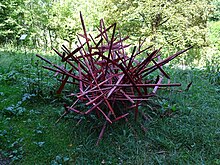 « Le foin est déjà sec dans les montagnes » d'ONA B., sentier des sculptures du château Saint-Martin à Graz, été 2019