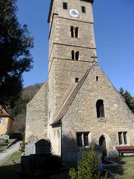 File:Detwang-Kirchturm von Osten mit Biforien in den romanischen Obergeschossen (neuere Glockenstube) sowie Ostanbau-26032012.JPG