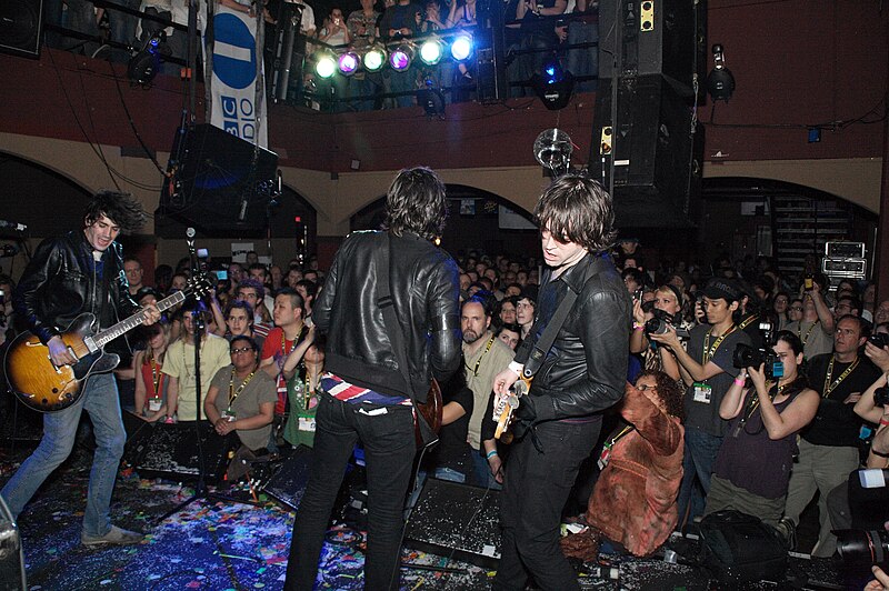 File:Dirty Pretty Things - SXSW 2006.jpg