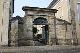 神學院（德語：Hôtel-Dieu (Dourdan)）